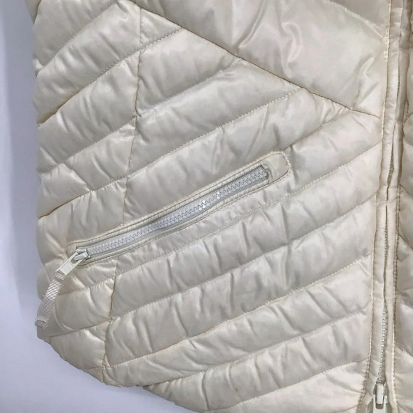 Talbot’s Women’s Chevron Style Puffer Vest Warm Down Fill Creme’ Color Size M - Picture 6 of 9